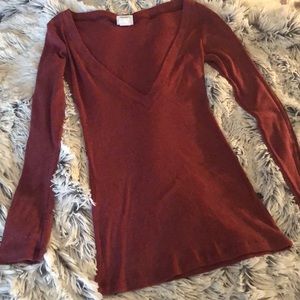 Maroon v-neck long sleeve tee size M